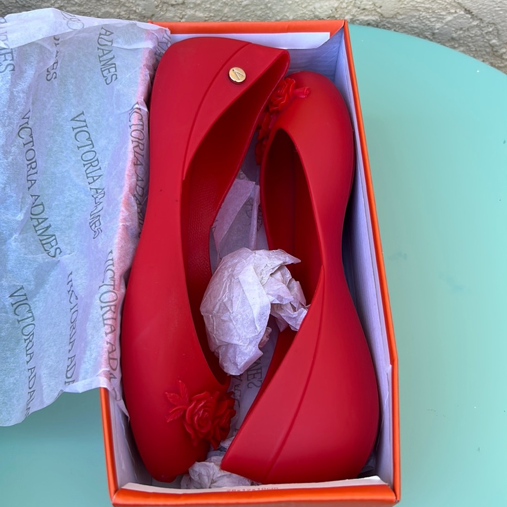 Women’s jelly shoes Victoria adames NWT